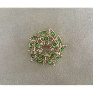 Avon 2019 Gold Tone Leaf Wreath Brooch With Green & Clear Rhinestones